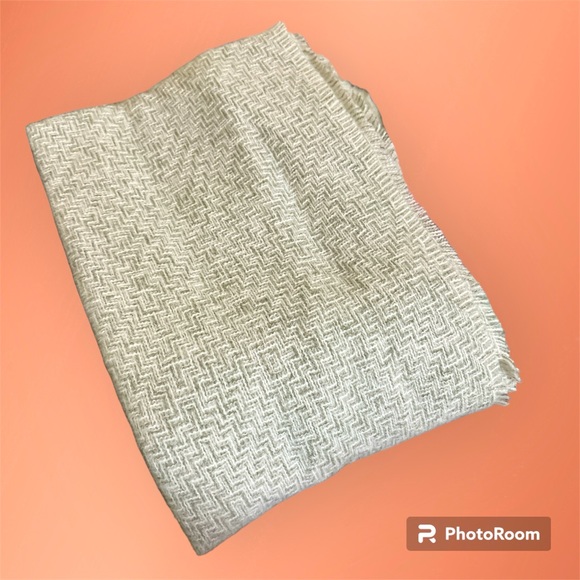 ISAAC MIZRAHI 3 Piece Gift Set - Picture 9 of 13